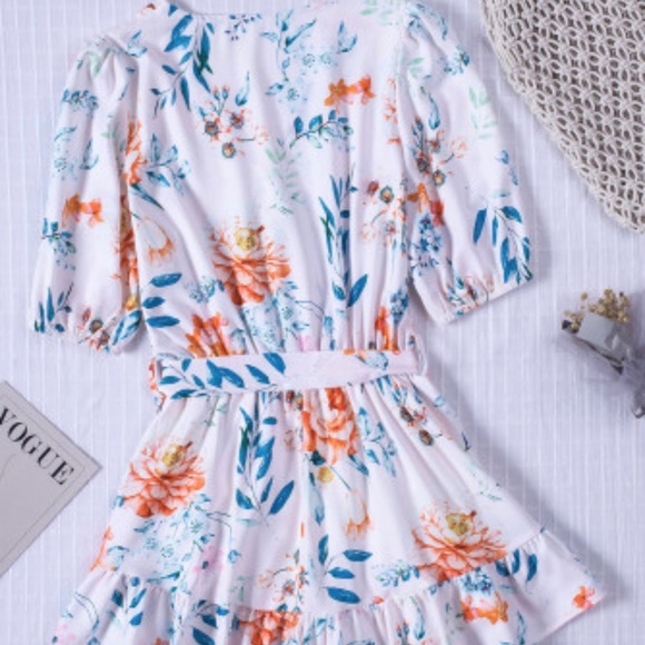 ‼️🌸Floral Print Puff Sleeves Romper 🌸‼️ - Picture 8 of 12